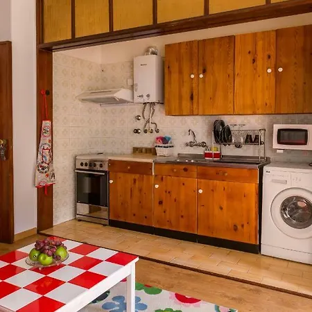 In Downtown Near Metro Station Apartment *